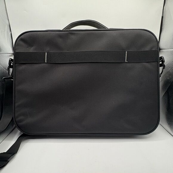 Case Logic VNC-218BLACK 18 Inch Laptop Bag Briefcase Soft Computer Unisex - Picture 2 of 15